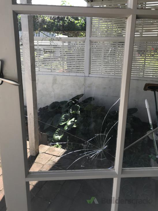 Glass replacement ( 580350) Builderscrack