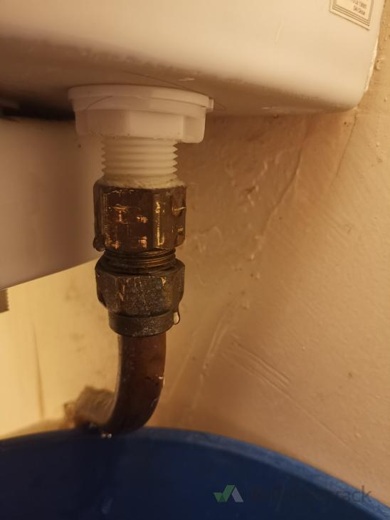 Water Leak from Pipe Joint to the cistern ( 583683) Builderscrack