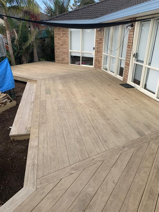 138x32mm timber pine decking with step