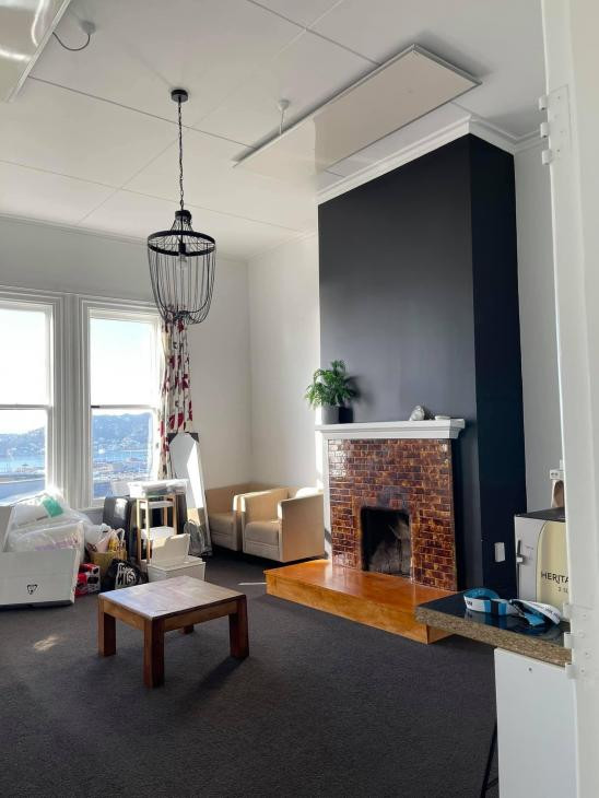 This black is the deco of the room:)