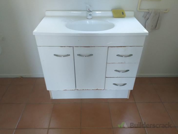 Replace 2 vanities in bathroom and repair leak on laundry tub ( 593190