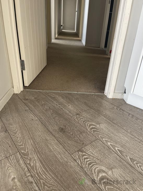 Wood laminated floor ( 600585) Builderscrack