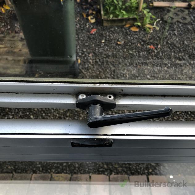 Replace 4 Window handles and wedges ( 608496) Builderscrack
