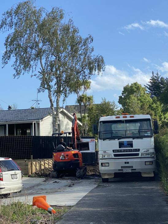 Loading of spoil to be removed