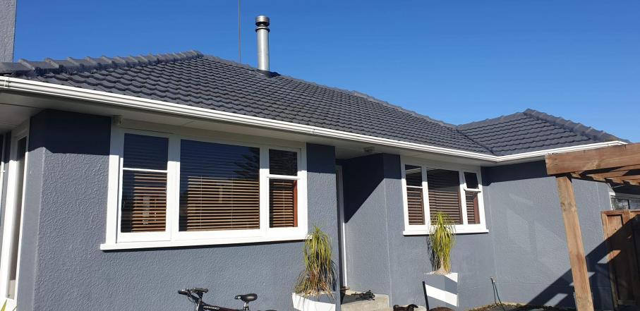 Roof painting in Otaki