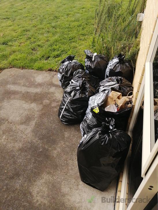 Rubbish removal, missed our rubbish day 😭 ( 641090) Builderscrack