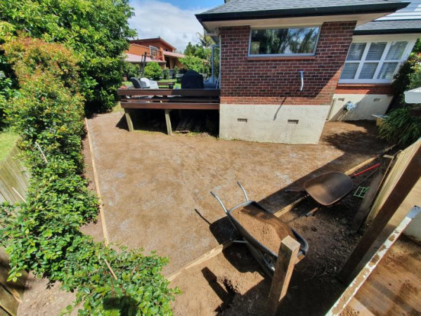 Excavation/ Garden edging/ top soil application