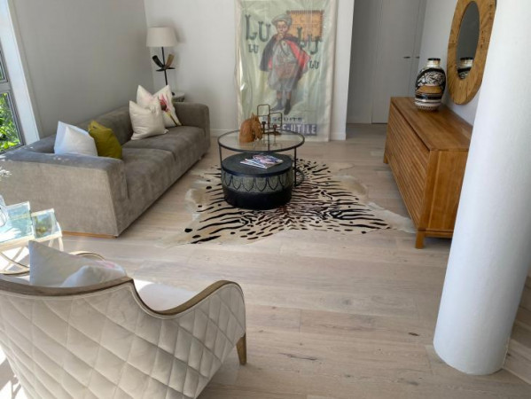 Elegant  Oak Timber 12mm Flooring