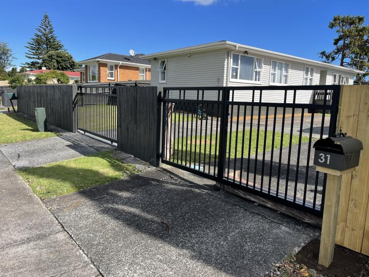 Double hang aluminium gate and sliding gate. Supply and fitted