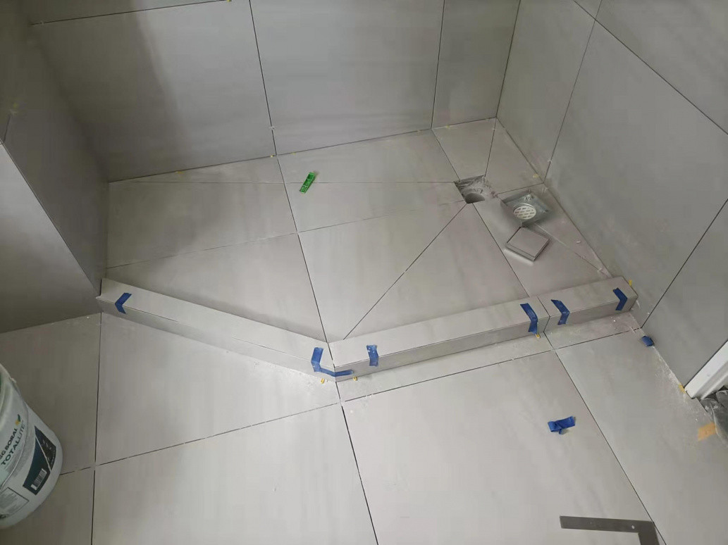 Tiled screed shower room tray