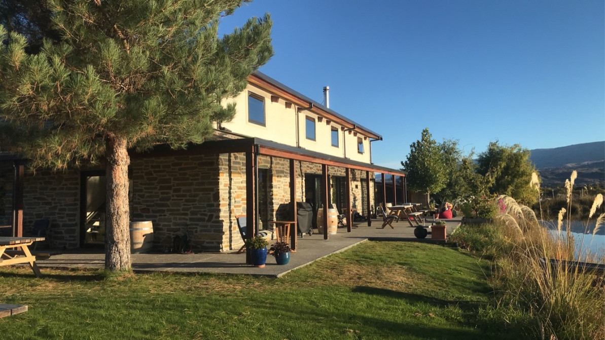 Ruru Wines Tasting room  bathing in the central Otago sun. Completed by Van Der Build in late 2020 and now enjoyed by many.