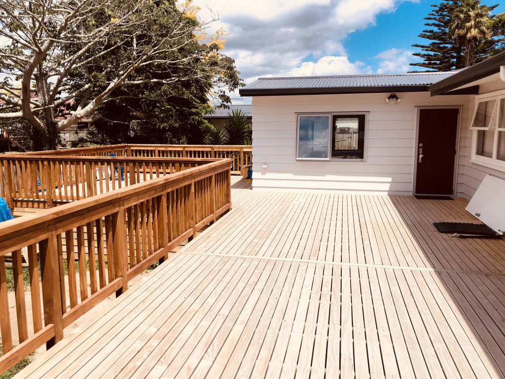 Pine deck with timber baluster