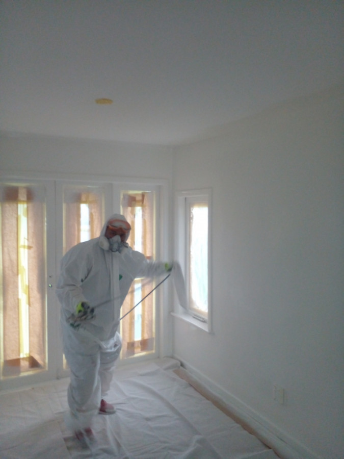 Spray painting  a 4 bedroom house