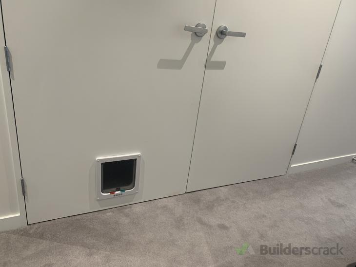 Install cat door in internal wooden door ( 747733) Builderscrack