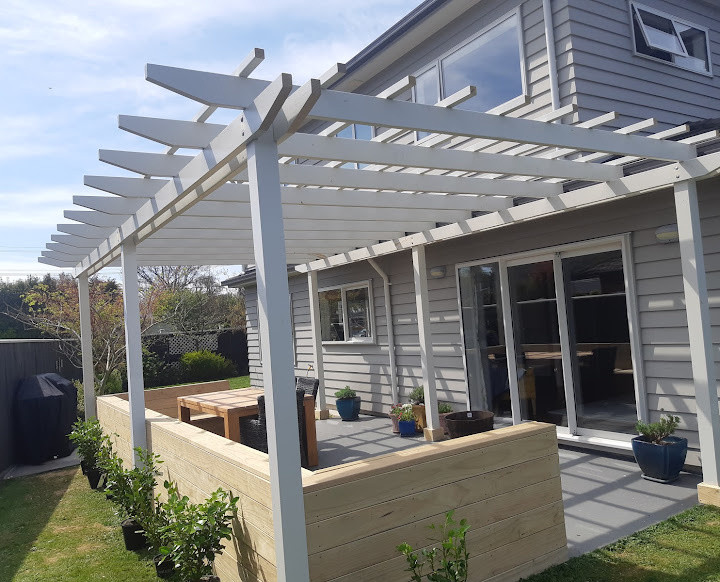 Lounge around under the pergola